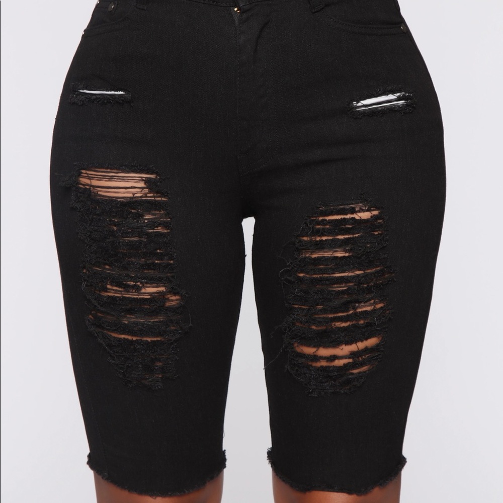 ❌SOLD❌ Fashion Nova Black Distressed Bermuda